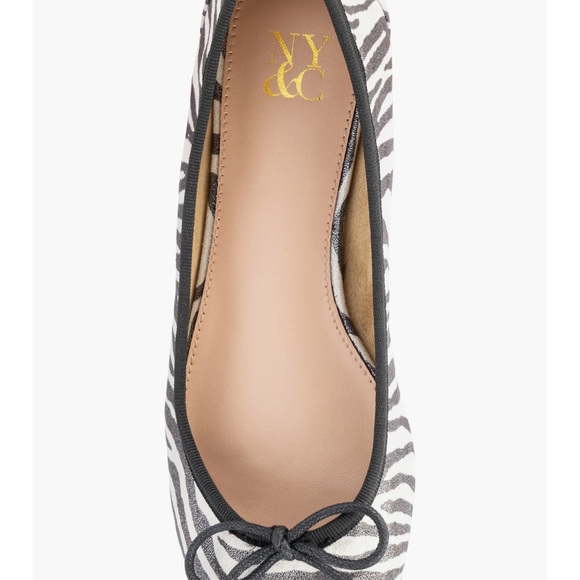 N Y & CO Paulina Ballet Flat in Zebra Shoe Size 11. - Picture 8 of 8